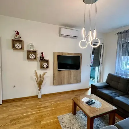 Apartment Lux 2 *