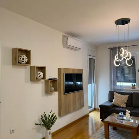 Apartment Lux 2 *